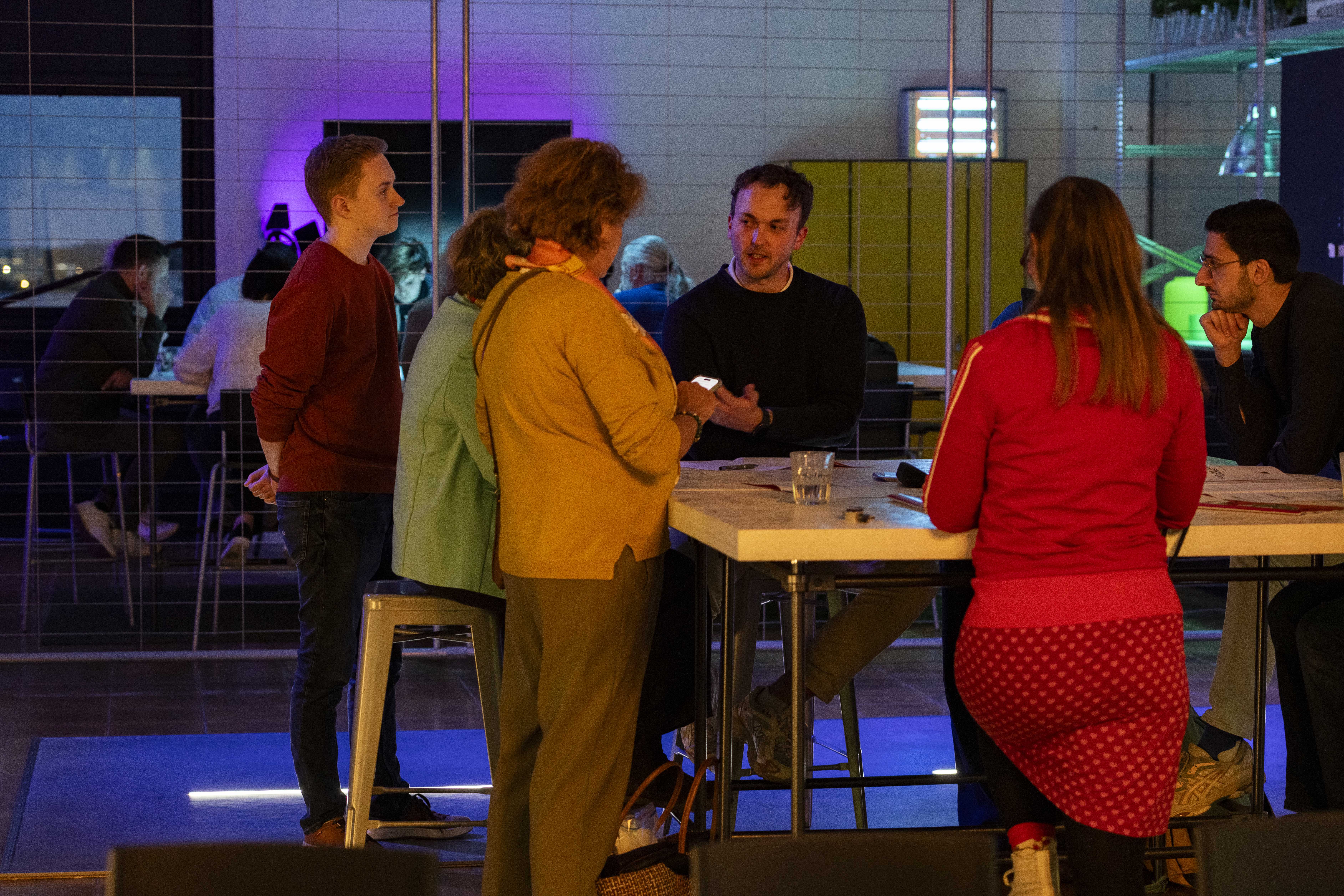 Lokale Helden
Masterclass duurzaam ondernemen en verantwoorde inkoop
Danielle Twardy-Duisters, bijzonder lector crea<ef en circulair ondernemen van Zuyd Hogeschool verzorgt deze Masterclass.